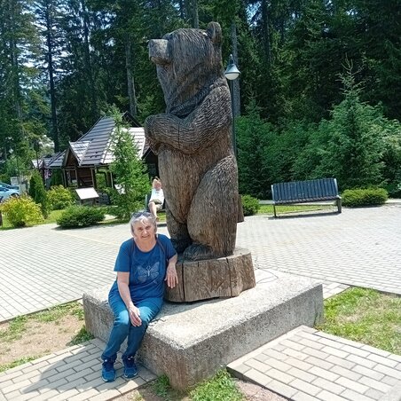 Kicsi a valószínűsége, hogy a természetjáró találkozik medvével, kivéve a falu központjában… a turisták kedvéért
