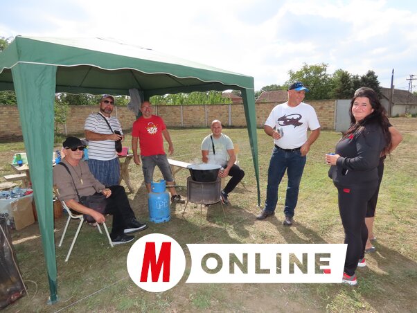 A pacalfesztiválon főzőversenyt is tartottak helyi és vidéki csapatok részvételével (Csincsik Zsolt felvétele)