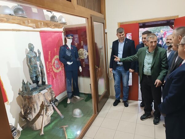 Monyov Glória alkotása, Szent Flórián szobra a MÖTE laktanyájában