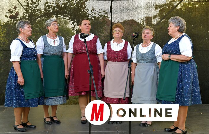 A Tiszagyöngye Művelődési Egyesület Tiszagyöngye népdalkórusa/Gergely József