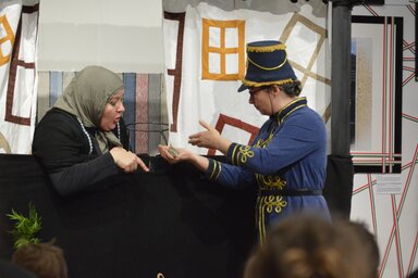 Jelenet egy korábbi előadásból, a Kőleves című darabból (Fotó: Magyarság Háza)