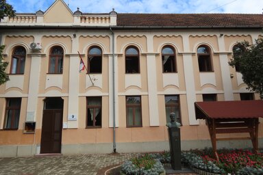 A moholi Novak Radonić Iskolában 385 diák kezdte meg a tanévet magyar és szerb nyelven 27 tagozaton  (Csincsik Zsolt – illusztráció)
