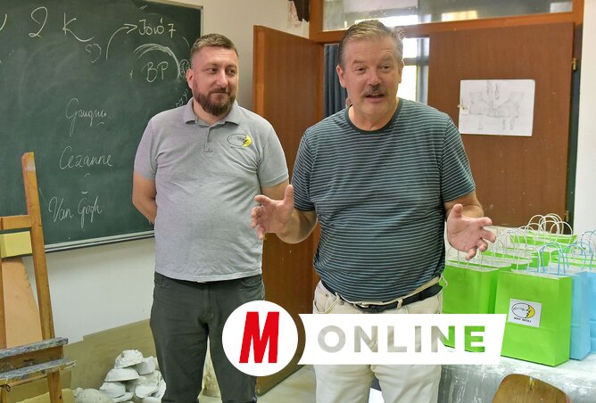 Erős Oszkár és dr. Lengyel László elmondtak, hogy minden beérkezett pályamunkát részletesen átvizsgáltak (Gergely Árpád felvétele)