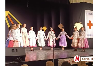 A Bodor Anikó Hagyományápoló Egyesület leánykarának műsora az ünnepségen/Gruik Zsuzsa felvétele