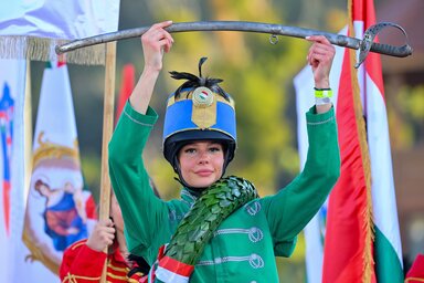 A győztes Csiki Laura, Szentkirály versenyzője a 19. Nemzeti Vágta döntője után (MTI/Czeglédi Zsolt)
