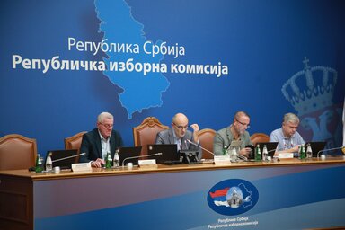 A Köztársasági Választási Bizottság úgy döntött, hogy a külföldi szavazóhelyek nyitvatartását a szerbiai helyi időhöz igazítják (Fotó: Beta)