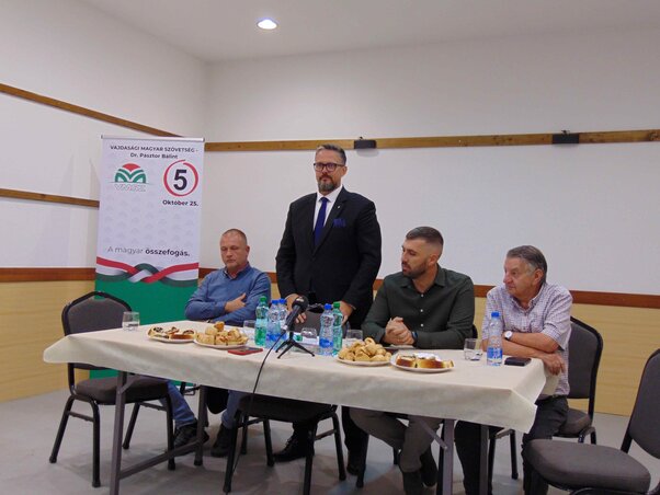 A lakossági fórum felszólalói: Juhász Attila, dr. Juhász Bálint, Kerekes József és Dobai János