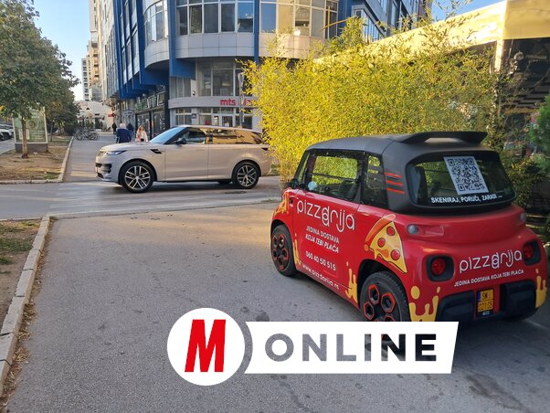 A fotón látható, újvidéki példány kizárólag reklámcélokat szolgál, soha nem mozdul el a helyéről (Fotó: Szeli Balázs)