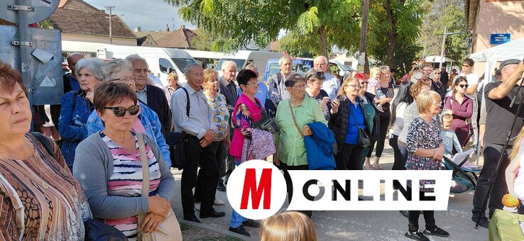 A rendezvényre látogató mórahalmi nyugdíjasok csoportja (Fúró Dénes felvétele)