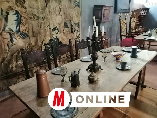 Korabeli ebédlő eredeti étkészletekkel (fotó: Csík Mónika)