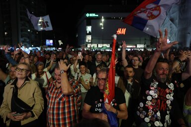 A választási kampányt október 22-én, Belgrádban, a Slavija téren zárják (Fotó: Beta)