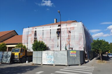A zeneiskola és könyvtár által közösen használt épületet kívülről is felújítják (Fotó:Csincsik Zsolt)