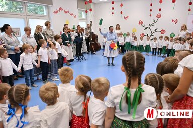 Az ünnepségen a gyerekek népi játékokat mutattak be (Fotó: Molnár Edvárd felvétele)