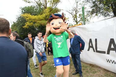 Az idei Diákolimpián bemutatkozott a rendezvény új kabalafigurája, a Kis Olimpikon / Fotó: Paraczky László