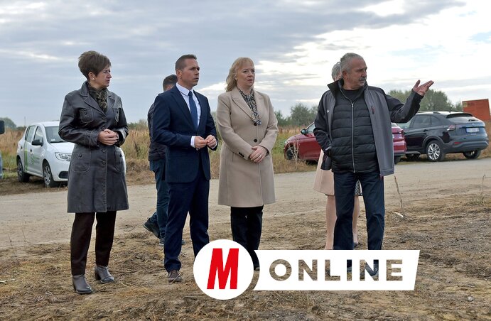 A kivitelező a helyszínen körbevezette a delegációt (Fotó: Gergely Árpád)