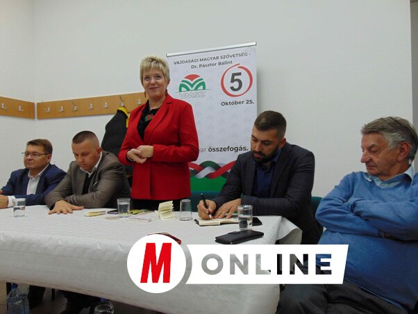A lakossági fórum felszólalói dr. Molnár Viktor, Bájity Borisz, Kovács Elvira, Kerekes József és Dobai János/Vidács Hajnalka