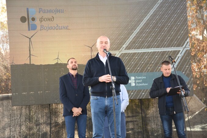 A kolbászfesztivált Nenad Ivanišević tartományi gazdasági és idegenforgalmi titkár nyitotta meg