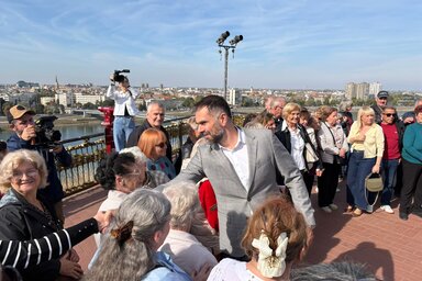 A keddi látogatáshoz Žarko Mićin polgármester is csatlakozott (Fotó: Grad Novi Sad)