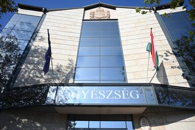 A volt jegybankelnököt a Központi Nyomozó Főügyészségen hallgatták ki gazdasági csalás bűntettének és hamis magánokirat felhasználása vétségének gyanújával (Fotó: MTI)
