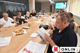 A Kárpát-medencei riporttábor résztvevői a Magyar Szó-házban