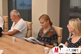 A Kárpát-medencei riporttábor résztvevői a Magyar Szó-házban