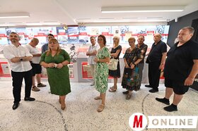 A Kárpát-medencei riporttábor résztvevői a Magyar Szó-házban
