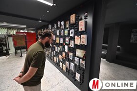 A Kárpát-medencei riporttábor résztvevői a Magyar Szó-házban