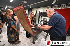 A Kárpát-medencei riporttábor résztvevői a Magyar Szó-házban