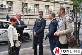 A Magyar Összefogás listájának átadása Belgrádban