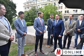 A Magyar Összefogás listájának átadása Belgrádban