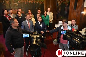 A Magyar Összefogás listájának átadása Belgrádban