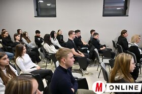 A Vajdasági Virtus vállalkozói ötletverseny résztvevői szakmai kiránduláson a szabadkai Masterplastban és Digital Hive-ban