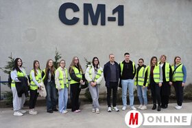 A Vajdasági Virtus vállalkozói ötletverseny résztvevői szakmai kiránduláson a szabadkai Masterplastban és Digital Hive-ban