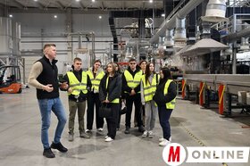 A Vajdasági Virtus vállalkozói ötletverseny résztvevői szakmai kiránduláson a szabadkai Masterplastban és Digital Hive-ban