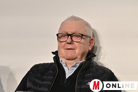 Az Ember maradj – az Ákos-sztori. Eddig című zenés portréfilm vetítése Óbecsén