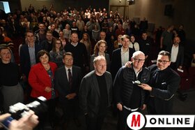 Az Ember maradj – az Ákos-sztori. Eddig című zenés portréfilm vetítése Óbecsén