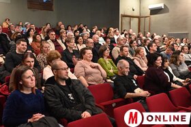 Az Ember maradj – az Ákos-sztori. Eddig című zenés portréfilm vetítése Óbecsén