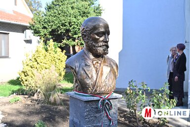 Jókai Mór szobra Pancsova