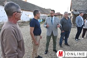 Gomboson és Doroszlón kampányolt a Vajdasági Magyar Szövetség