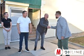 Gomboson és Doroszlón kampányolt a Vajdasági Magyar Szövetség
