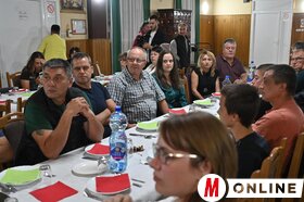Gomboson és Doroszlón kampányolt a Vajdasági Magyar Szövetség