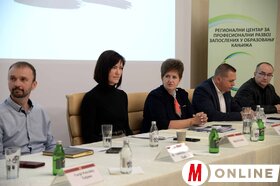 Közoktatási intézmények vezetőinek szakmai találkozója a Magyar Szó-házban