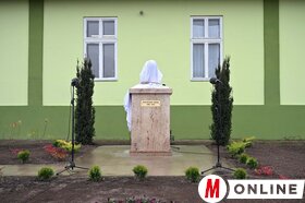 Kosztolányi Dezső mellszobrának felavatása Ludason