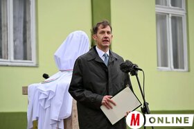 Kosztolányi Dezső mellszobrának felavatása Ludason