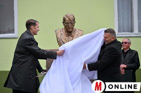 Kosztolányi Dezső mellszobrának felavatása Ludason