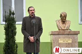 Kosztolányi Dezső mellszobrának felavatása Ludason