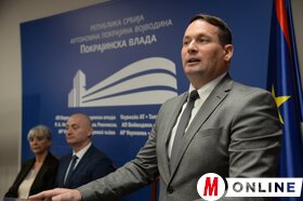 Szerződésaláírás a tanügyi dolgozók magyar nyelven történő pszichológiai pályaalkalmassági vizsgálatára