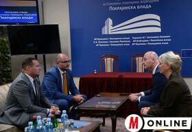 Szerződésaláírás a tanügyi dolgozók magyar nyelven történő pszichológiai pályaalkalmassági vizsgálatára