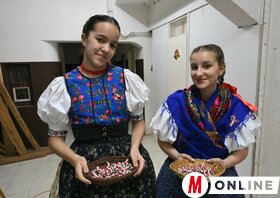 Zengjétek meg a jövőt! 