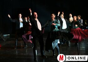 Zengjétek meg a jövőt! 